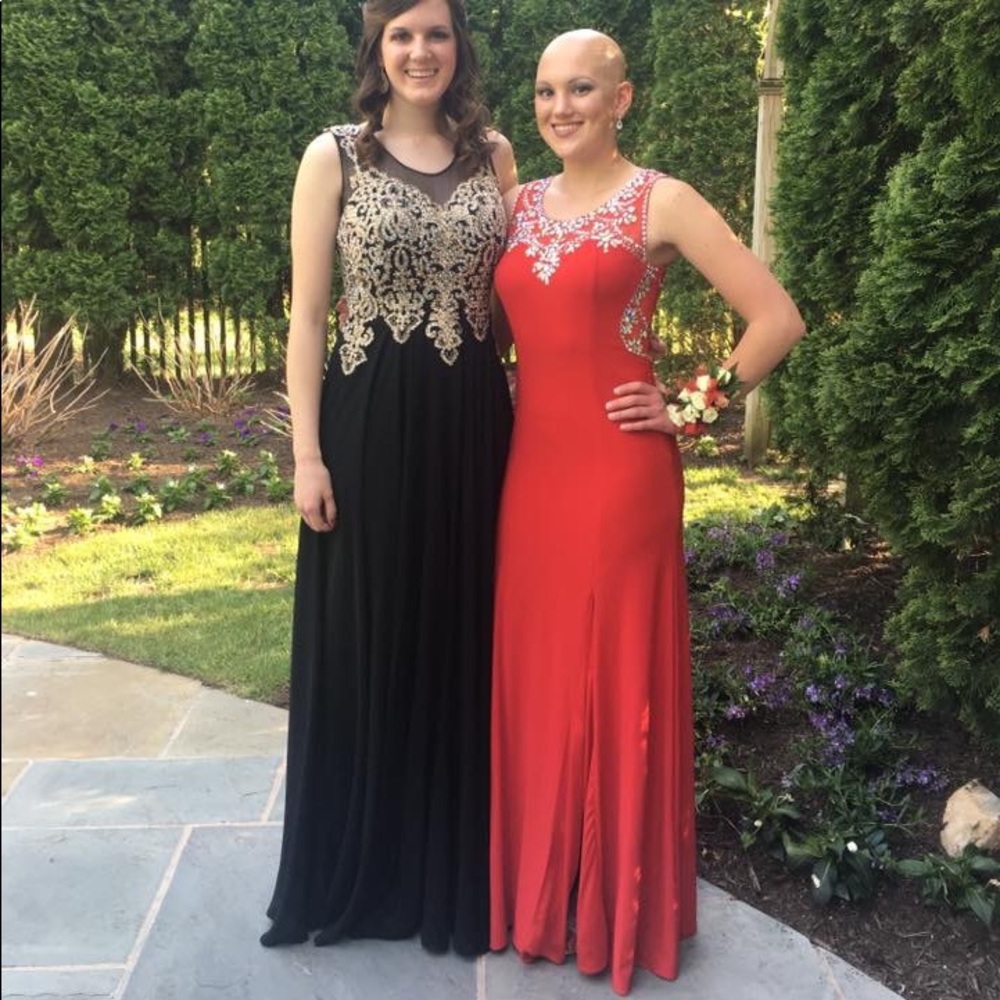 RED PROM DRESS - Picture 3 of 3